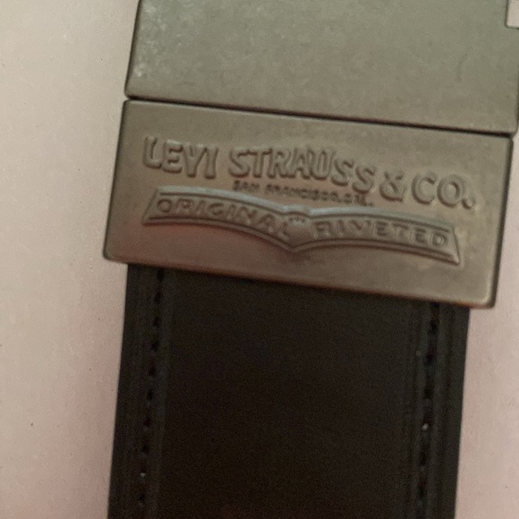 Levi's Black Belt Men’s Metal Buckle Synthetic Leather 1.5" pool Size L 38-40 - Picture 4 of 5